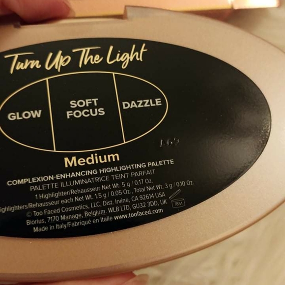 💖FIRM! NWT TOO FACED BORN THIS WAY TURN UP THE LIGHT HIGHLIGHTER PALETTE - Picture 7 of 10